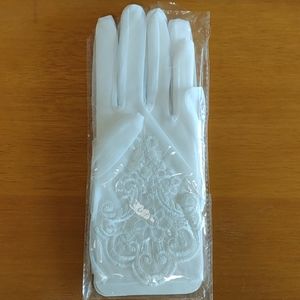 White lace applique bridal gloves